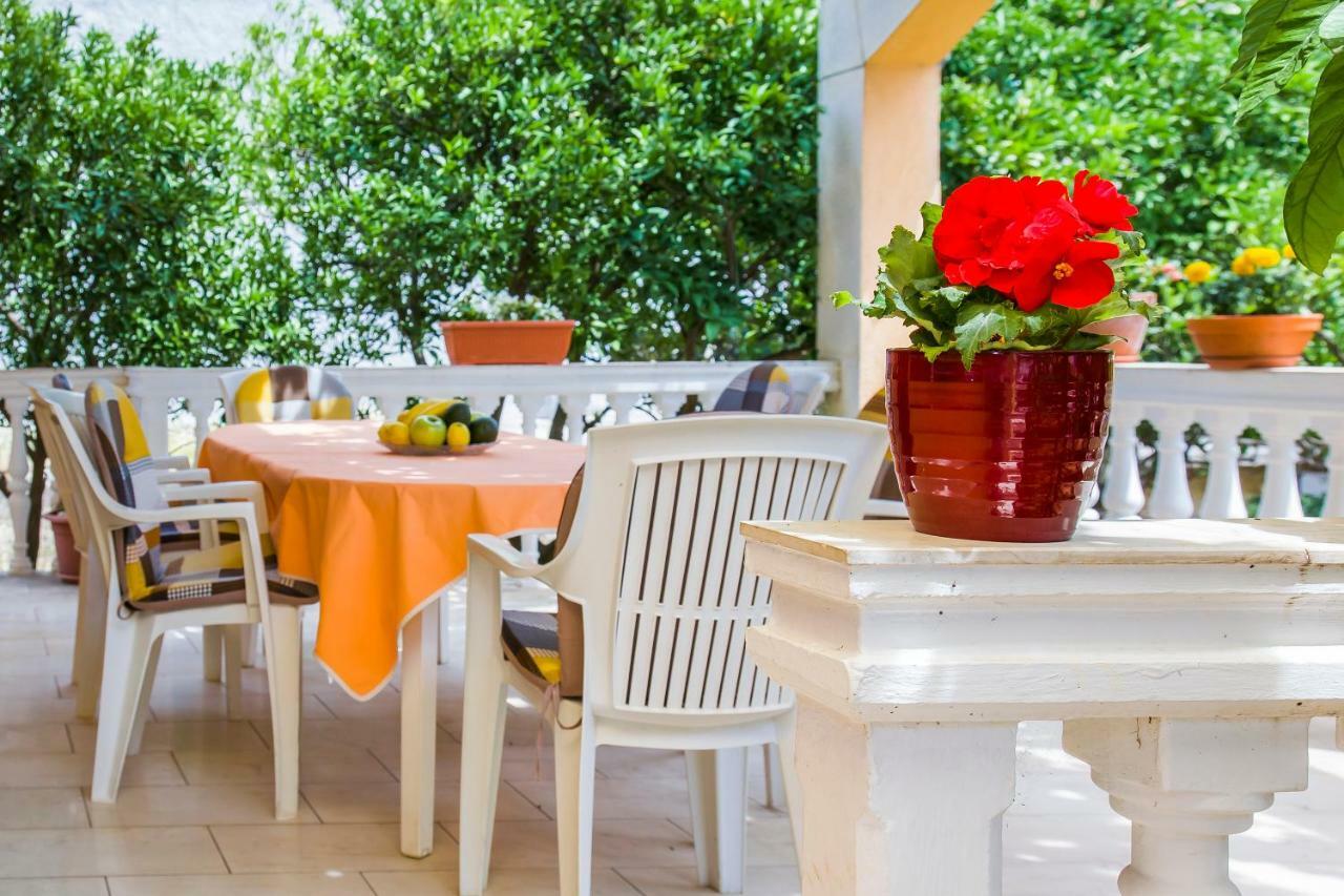 Holiday Home Mirela Оребич Экстерьер фото